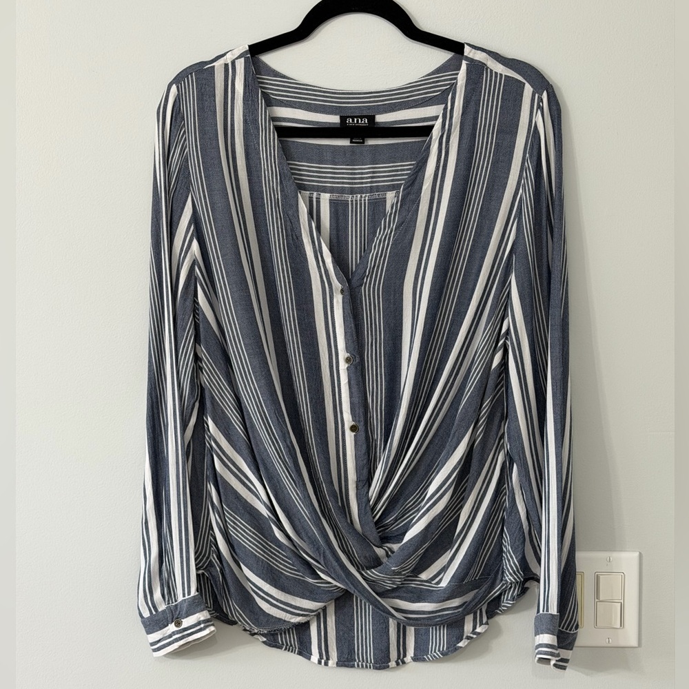 a.n.a Striped Twist Front Blouse XL Blue White Rayon High Low Top (A6)